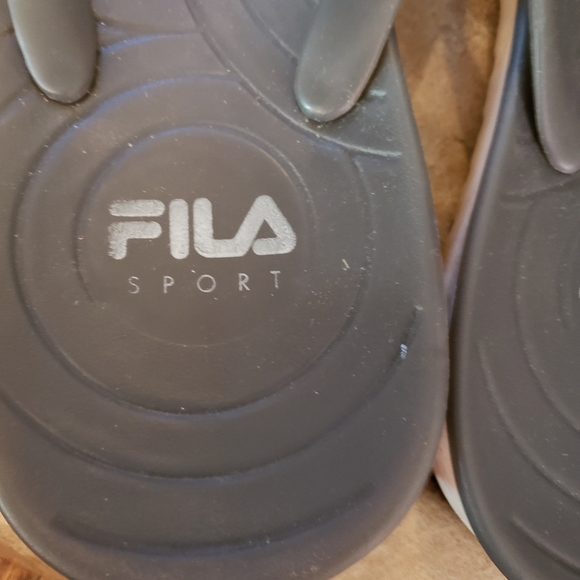 fila flip flops womens
